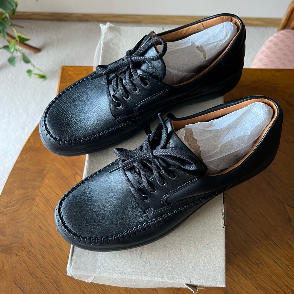 Brand new Ecco Remote Classic tie shoes